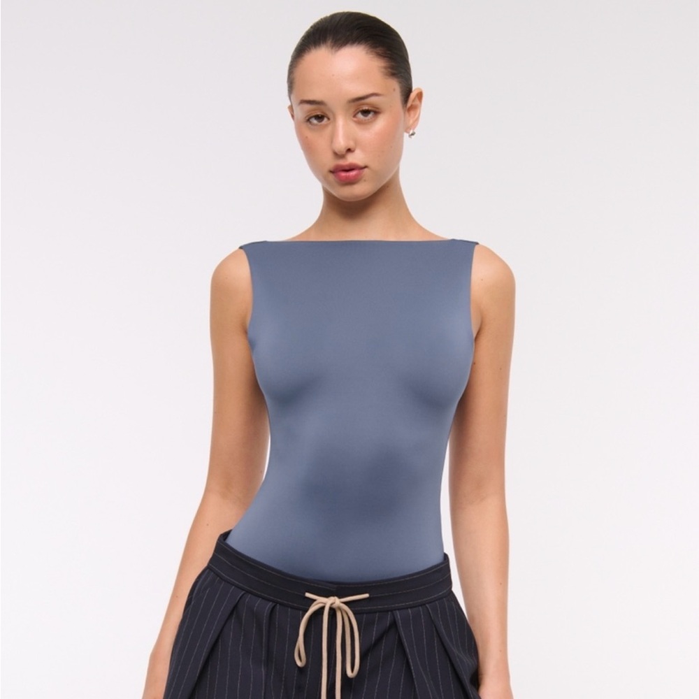 sculpt matte seamless slash scoop-back boatneck bodysuit xxs